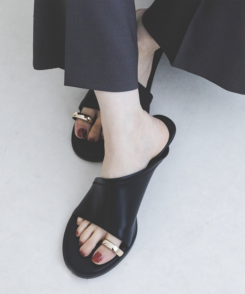靴 LE VERNI Toe ring sandal Le Vernis（ル・ベルニ） サンダル 「WEB・一部店舗限定追加3」LE