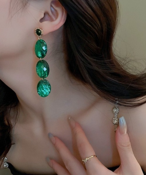 COO+i（クーイ） ピアス 大ぶりグリーンビジューデザインピアス