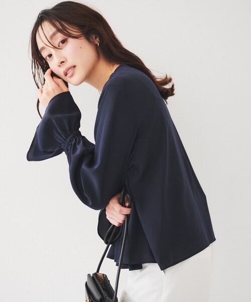 UNTITLED（アンタイトル） ブラウス シャツ 「光沢/オンオフ使える