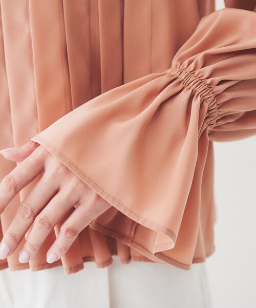 UNTITLED（アンタイトル） ブラウス シャツ 「光沢/オンオフ使える