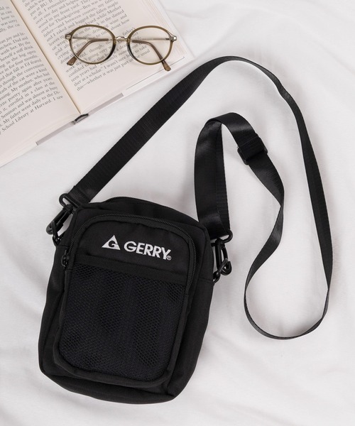 ブラック ロゴ入り ショルダーバッグ GERRY（ジェリー） ショルダーバッグ 「79」「GERRY/ジェリー」ロゴ