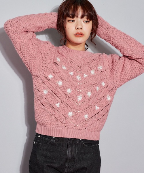 ヴィンテージ　立体　花柄　刺繍 ケーブル編みニット セーター C30 ヴィンテージ 立体 花柄 刺繍 ケーブル編みニット セーター C30 楽天