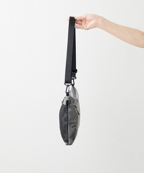 ear PAPILLONNER ショルダーバッグ バッグ ワオキツネザル柄
