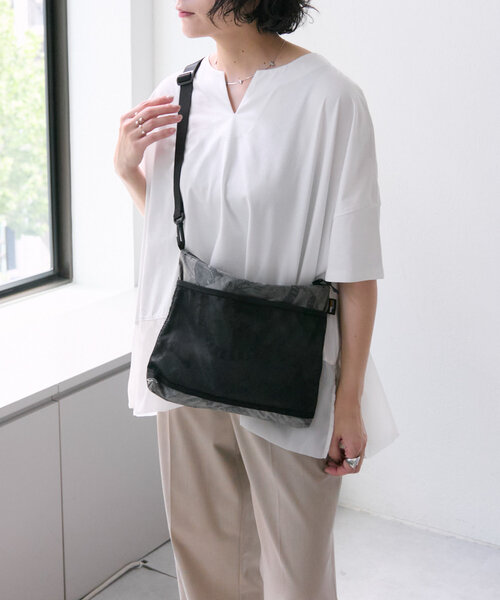 ear PAPILLONNER ショルダーバッグ バッグ ワオキツネザル柄