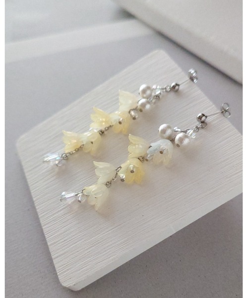 ピアス 「推しに愛されるアクセサリー」クリアイエローすずらんの上品ピアス（サージカルステンレス）(MA) メンズ レディースの画像