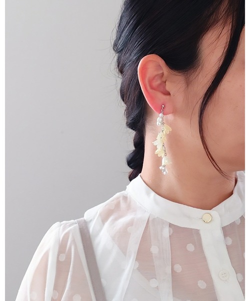 ピアス 「推しに愛されるアクセサリー」クリアイエローすずらんの上品ピアス（サージカルステンレス）(MA) メンズ レディースの画像