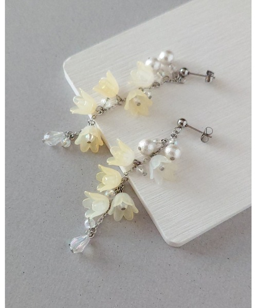 ピアス 「推しに愛されるアクセサリー」クリアイエローすずらんの上品ピアス（サージカルステンレス）(MA) メンズ レディースの画像
