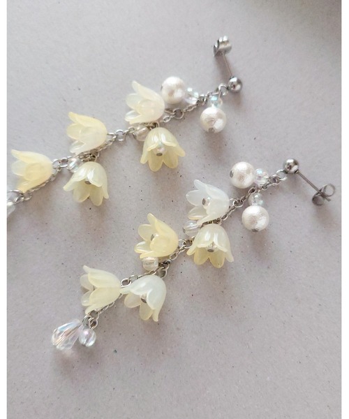 ピアス 「推しに愛されるアクセサリー」クリアイエローすずらんの上品ピアス（サージカルステンレス）(MA) メンズ レディースの画像