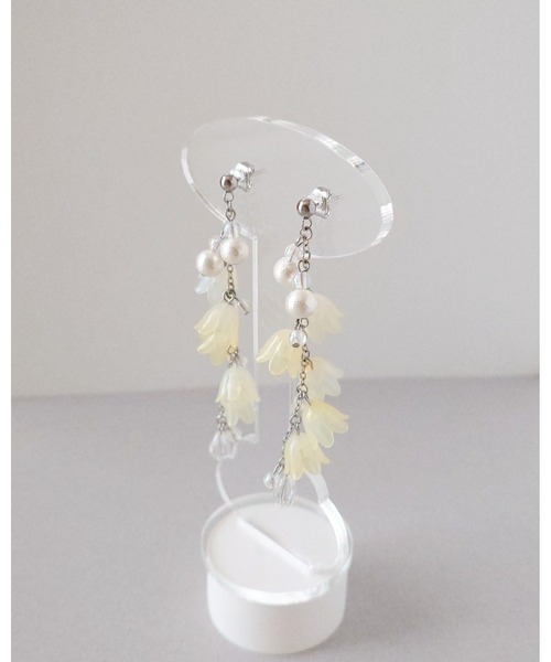 ピアス 「推しに愛されるアクセサリー」クリアイエローすずらんの上品ピアス（サージカルステンレス）(MA) メンズ レディースの画像