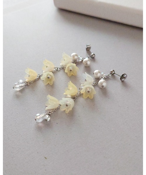 ピアス 「推しに愛されるアクセサリー」クリアイエローすずらんの上品ピアス（サージカルステンレス）(MA) メンズ レディースの画像