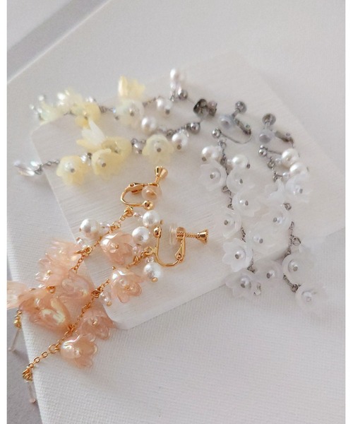 ピアス 「推しに愛されるアクセサリー」クリアイエローすずらんの上品ピアス（サージカルステンレス）(MA) メンズ レディースの画像