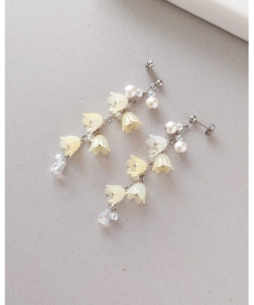 ピアス 「推しに愛されるアクセサリー」クリアイエローすずらんの上品ピアス（サージカルステンレス）(MA) メンズ レディースの画像