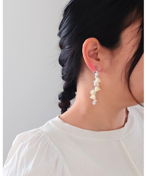 ピアス 「推しに愛されるアクセサリー」クリアイエローすずらんの上品ピアス（サージカルステンレス）(MA) メンズ レディースの画像