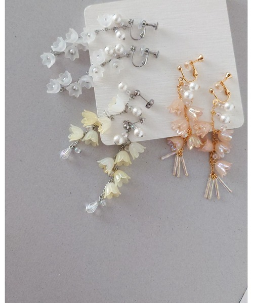 ピアス 「推しに愛されるアクセサリー」クリアイエローすずらんの上品ピアス（サージカルステンレス）(MA) メンズ レディースの画像