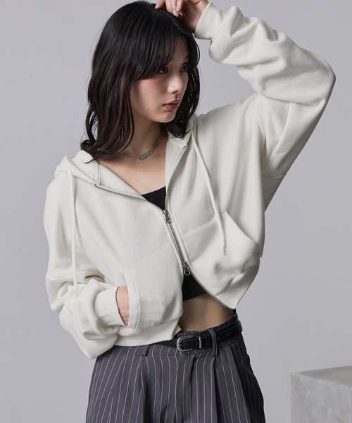 【美品】ニジュウサンクゴルフ ジップアップパーカー ボーダー柄 M相当 ホワイト 美品】ニジュウサンクゴルフ ジップアップパーカー ボーダー柄 M