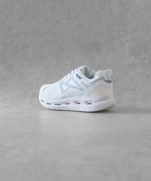 MOISTHROUGH360（モイスルー360） スニーカー 特許取得・通気防水