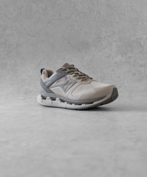 新品 モイスルー360 MOISTHROUGH360 スニーカー 28 HOKA MOISTHROUGH360 スニーカー MOISTHROUGH360×71 MICHAEL 特許取得