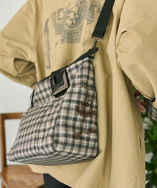 ear PAPILLONNER（イア パピヨネ） トートバッグ sampo×ear コラボ樹脂