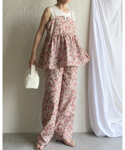 フラワープリント キャミソール、短パンセット She's Closet セットアップ 花柄フラワープリント＆アート柄