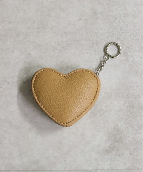 ベージュブラウンのハンドバッグ ホースチャームとハートチャーム COACH OUTLET｜【公式】ステーション トート バッグ・マキシ