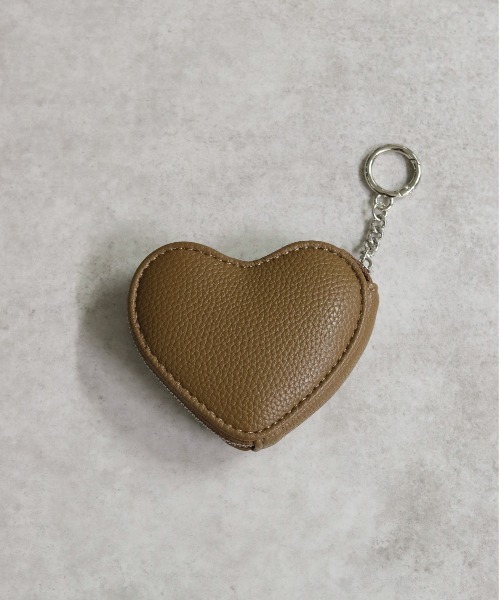 ベージュブラウンのハンドバッグ ホースチャームとハートチャーム florist（フローリスト） ビジネスバッグ 2wayタッセルバッグチャーム