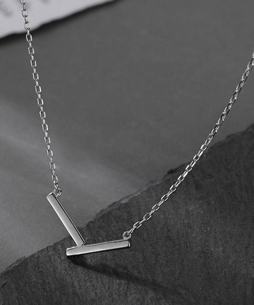 ULYSSES ネックレス モード感たっぷり。シンプルバーデザイン