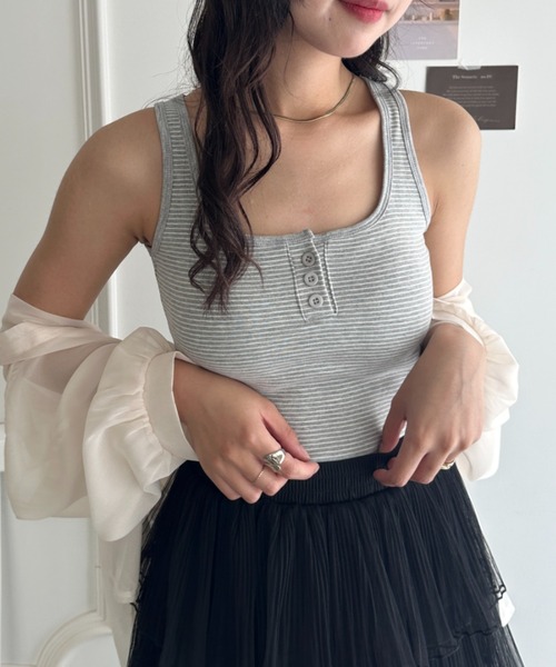 CLEA タンクトップ ノースリーブ カップ付きフロントボタンボーダー