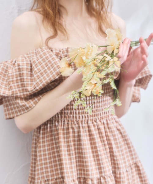ワンピース 2WAYショルダーフリルワンピース　679986の画像