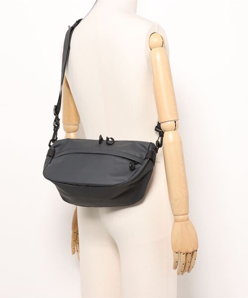 ラウンドショルダー Holiday A.M. ショルダーバッグ コーティング ラウンドショルダー