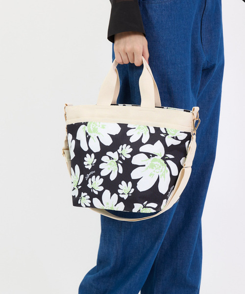 1092　LeSportsac　レスポートサック　バッグ　ミッドナイトトロピカル Deluxe Everyday Bag - Raffia Zebra print – LeSportsac