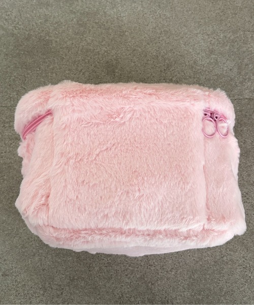 pyornim（ピョルニム） ポーチ 「25年秋冬新作」ふわふわフェイク