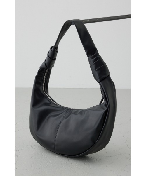 【美品】ブラック ショルダーバッグ AZUL BY MOUSSY（アズールバイマウジー） ショルダーバッグ バッグ