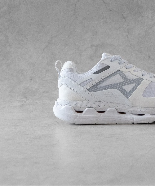 MOISTHROUGH360（モイスルー360） スニーカー 特許取得・通気防水