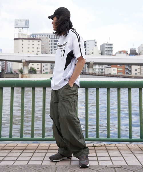 NOMANUAL（ノーマニュアル） tシャツ 「NOMANUAL」スイープベース