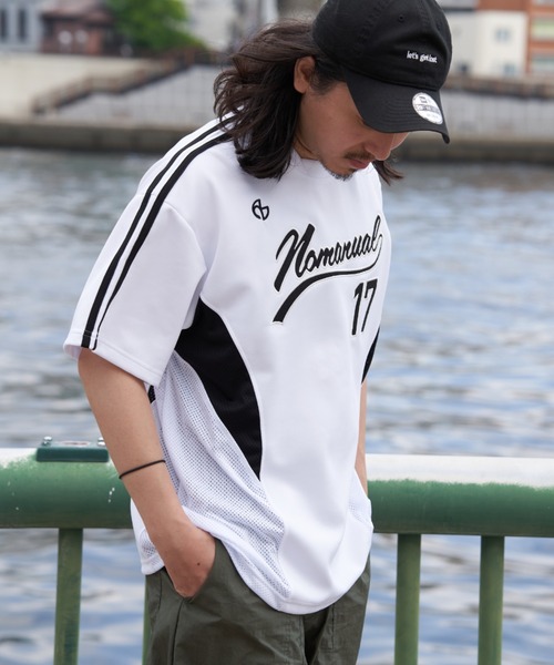 NOMANUAL（ノーマニュアル） tシャツ 「NOMANUAL」スイープベース