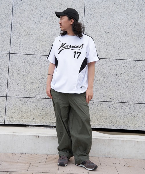 NOMANUAL（ノーマニュアル） tシャツ 「NOMANUAL」スイープベース