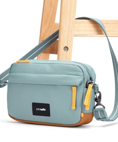 pacsafe GOクロスボディショルダーバッグ PacSafe（パックセーフ） ショルダーバッグ バッグ GO crossbody