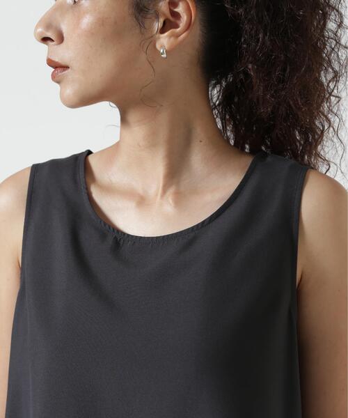 CHIGNON（シニヨン） タンクトップ ノースリーブ ヘムレースサテン