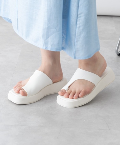 美品　人気の白　UN3D. ワイドトングフラット　サンダル　ホワイト 美品 人気の白 UN3D. ワイドトングフラット サンダル ホワイト