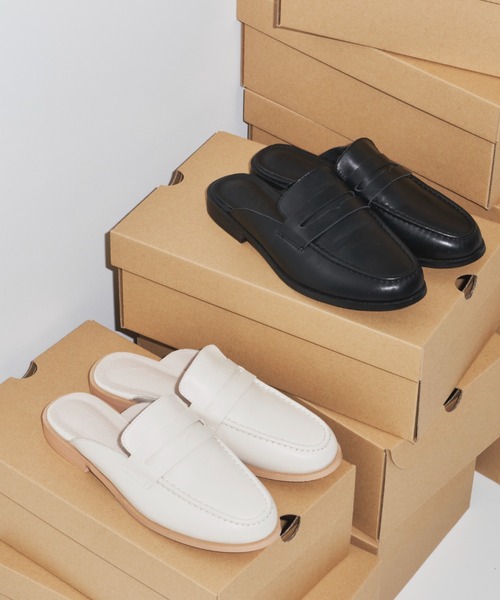 un/neu 「un/neu」 フラットサンダル SMALL ブラック レディース
