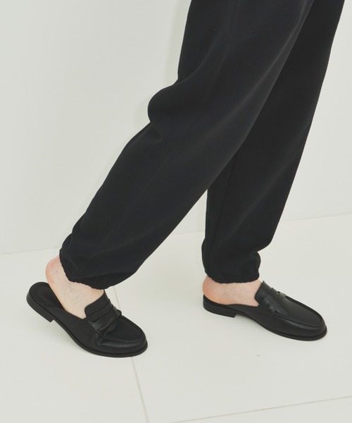 最も信頼できる un/neu 「un/neu」 レディース ブラック SMALL フラットサンダル 靴