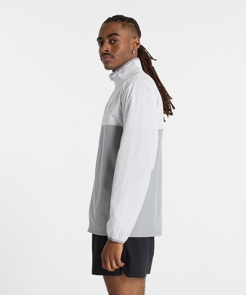 New Balance ナイロンジャケット Sport Essentials ラン