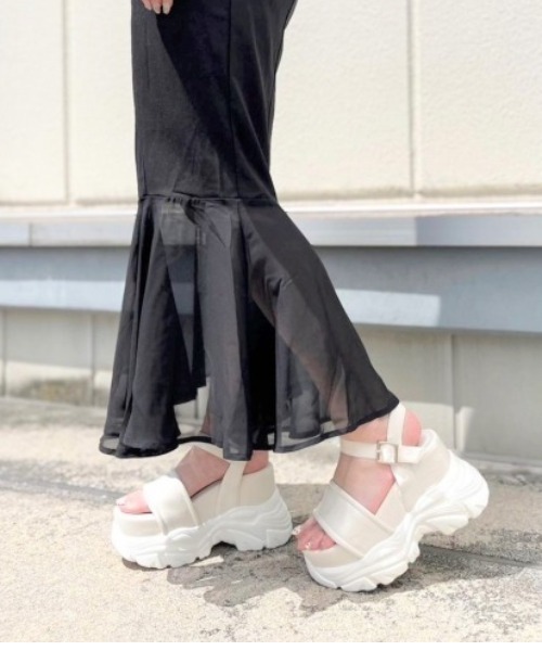 R＆E サンダル 「R＆E」厚底ラバーストラップサンダル