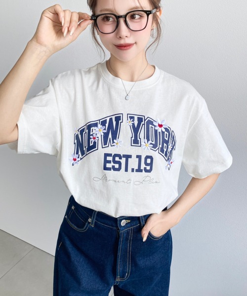 moment+ tシャツ 綿100%天竺.ロゴプリント＆フラワー刺繍半袖Tシャツ