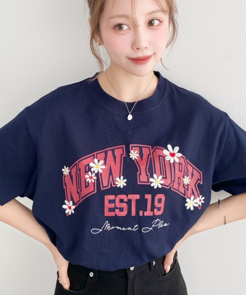 moment+ tシャツ 綿100%天竺.ロゴプリント＆フラワー刺繍半袖Tシャツ
