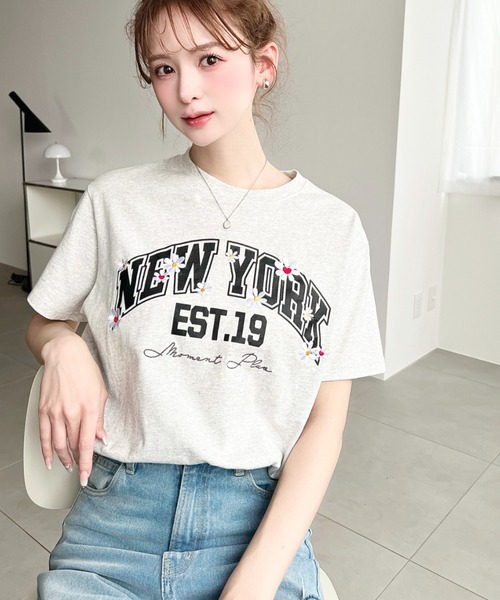 近年 ドゥロワー エンブレム刺繡 コットン天竺ショートスリーブプルオーバー M moment+ tシャツ 綿100%天竺.ロゴプリント＆フラワー刺繍半袖Tシャツ