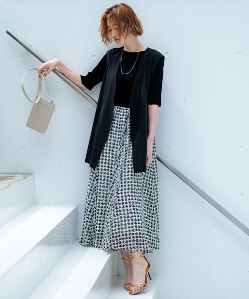 極美品✨23区 2024 大きいサイズ44 洗える ドレープ ジレ 黒 雑誌掲載 23区 ベスト ジレ 「洗える」シアーマットクロス レディース