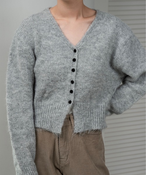 lawgy（ラウジー） カーディガン fluffy accent button v neck