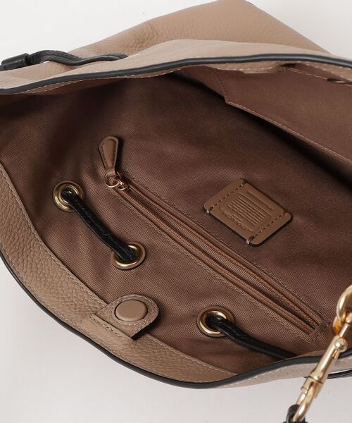 COACH（コーチ） ワンポイントショルダーバッグ - ベージュ レディース