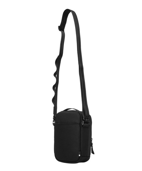 incase（インケース） ショルダーバッグ INCO250011-BLK Incase Tracks 
